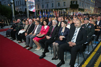 Častni gostje na počastitvi dneva državnosti na Kongresnem trgu<br>(Avtor: Milan Skledar)