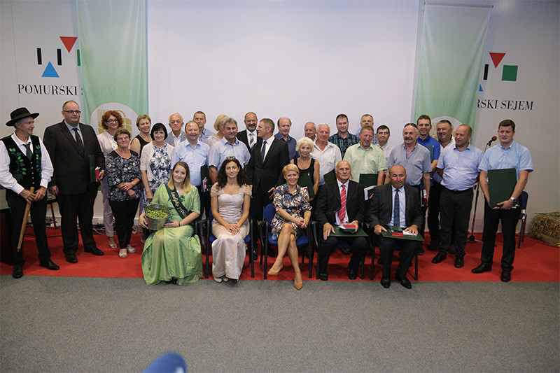 Prejemniki priznanj Zadružne zveze Slovenije na sejmu AGRA 2019 v Gornji Radgoni<br>(Avtor: Milan Skledar)