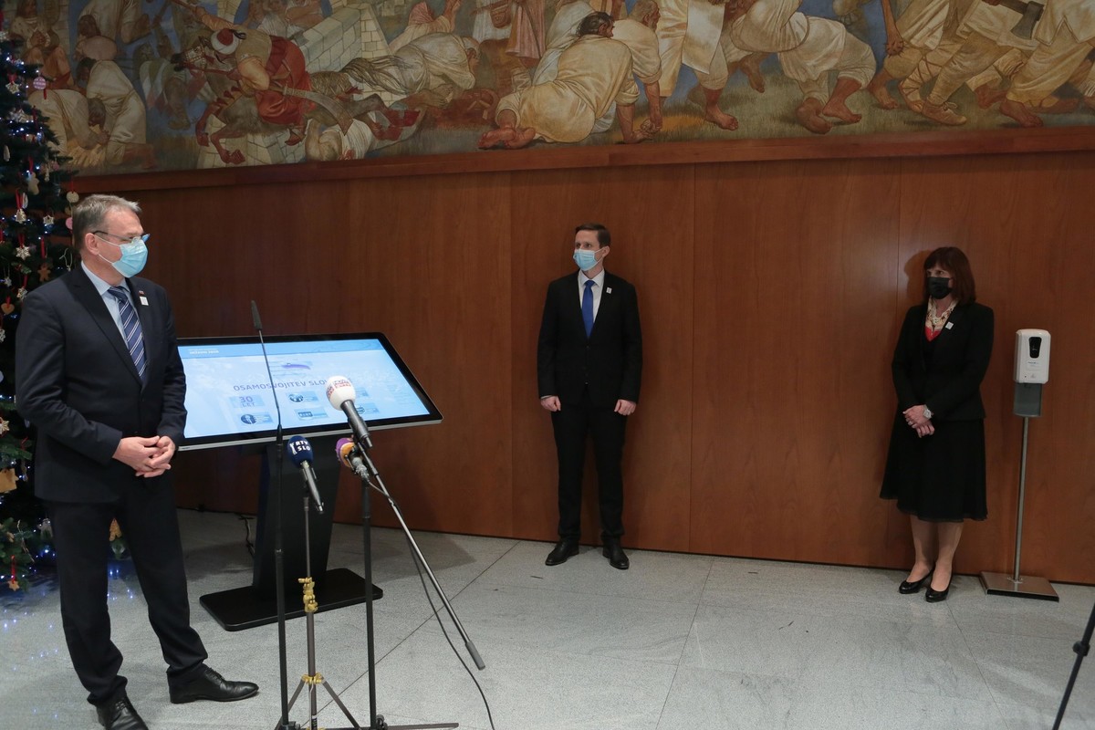 Marjan Podobnik, predsednik Društva poslancev 90 na otvoritvi interaktivnega zaslona o najpomembnejših dogodkih na osamosvojitveni poti RS, 30-obletnica plebiscita<br>(Avtor: Matija Sušnik)