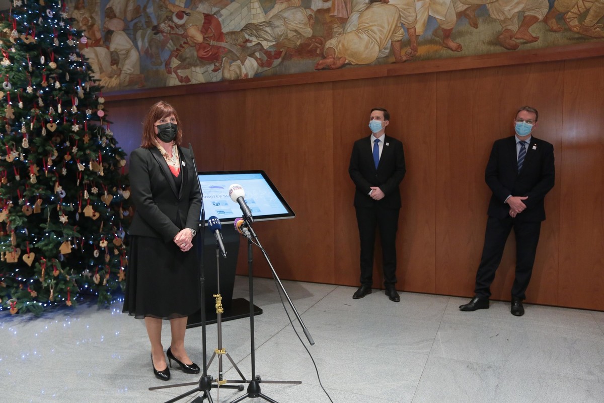 Uršula Zore Tavčar, generalna sekretarka Državnega zbora na otvoritvi interaktivnega zaslona o najpomembnejših dogodkih na osamosvojitveni poti RS, 30-obletnica plebiscita<br>(Avtor: Matija Sušnik)