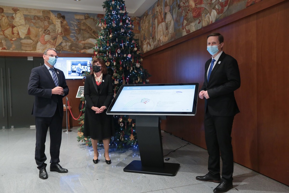 Otvoritev interaktivnega zaslona o najpomembnejših dogodkih na osamosvojitveni poti RS, 30-obletnica plebiscita<br>(Avtor: Matija Sušnik)