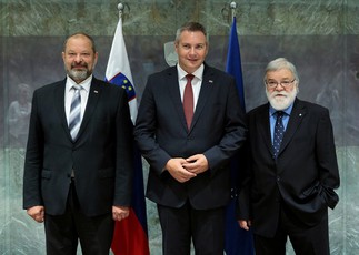 Alojz Kovšca, predsednik DS, mag. Dejan Židan, predsednik DZ in Štefan Vojči Celec, scenarist in režiser filma Za Prekmurje gre!<br>(Avtor: Milan Skledar)