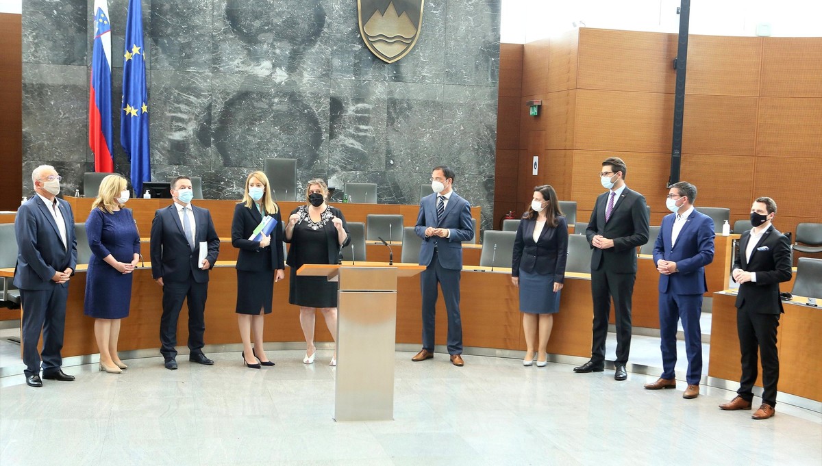 V imenu Državnega sveta so se s prvo podpredsednico Evropskega parlamenta srečali tudi državna svetnica Bojana Potočan, državna svetnika Bojan Kekec in Igor Antauer ter predstavniki Državnega zbora<br>(Avtor: Matija Grah / DZ)