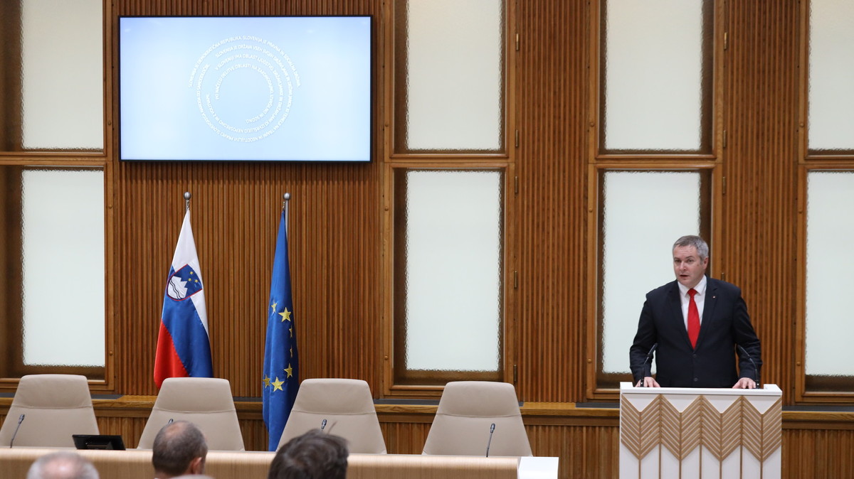 Mag. Dejan Židan, predsednik Državnega zbora RS med nagovorom ob odprtju prenovljene dvorane Državnega sveta<br>(Avtor: Milan Skledar)