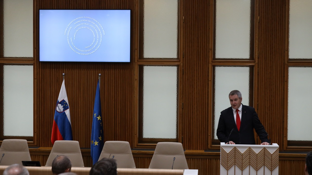 Mag. Dejan Židan, predsednik Državnega zbora RS med nagovorom ob odprtju prenovljene dvorane Državnega sveta<br>(Avtor: Milan Skledar)