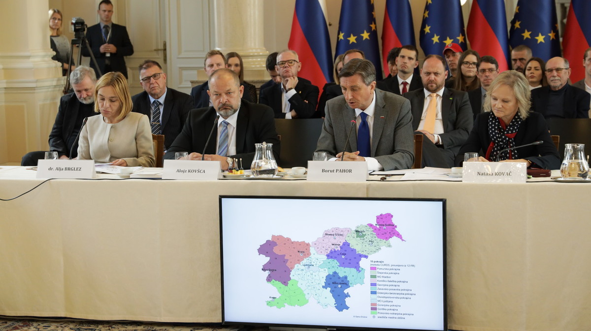 Posvet v Predsedniški palači: Je nastopil čas za pokrajine v Sloveniji?<br>(Avtor: Milan Skledar)