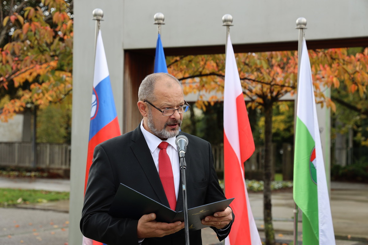 Alojz Kovšca, predsednik Državnega sveta RS na 14. širitvi Združenih rastočih knjig sveta, 6. novembra 2019, v Severnem delu ljubljanskega parka Navje<br>(Avtor: Milan Skledar)