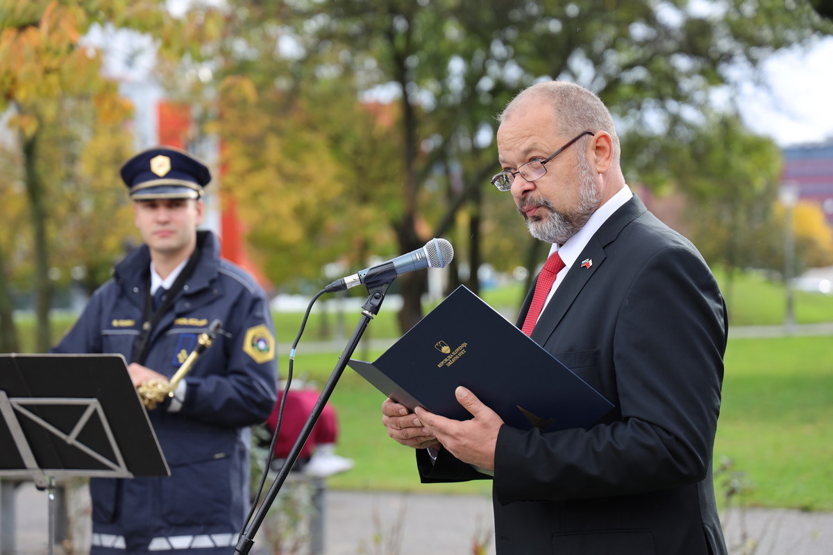 Alojz Kovšca, predsednik Državnega sveta RS na 14. širitvi Združenih rastočih knjig sveta, 6. novembra 2019, v Severnem delu ljubljanskega parka Navje<br>(Avtor: Milan Skledar)