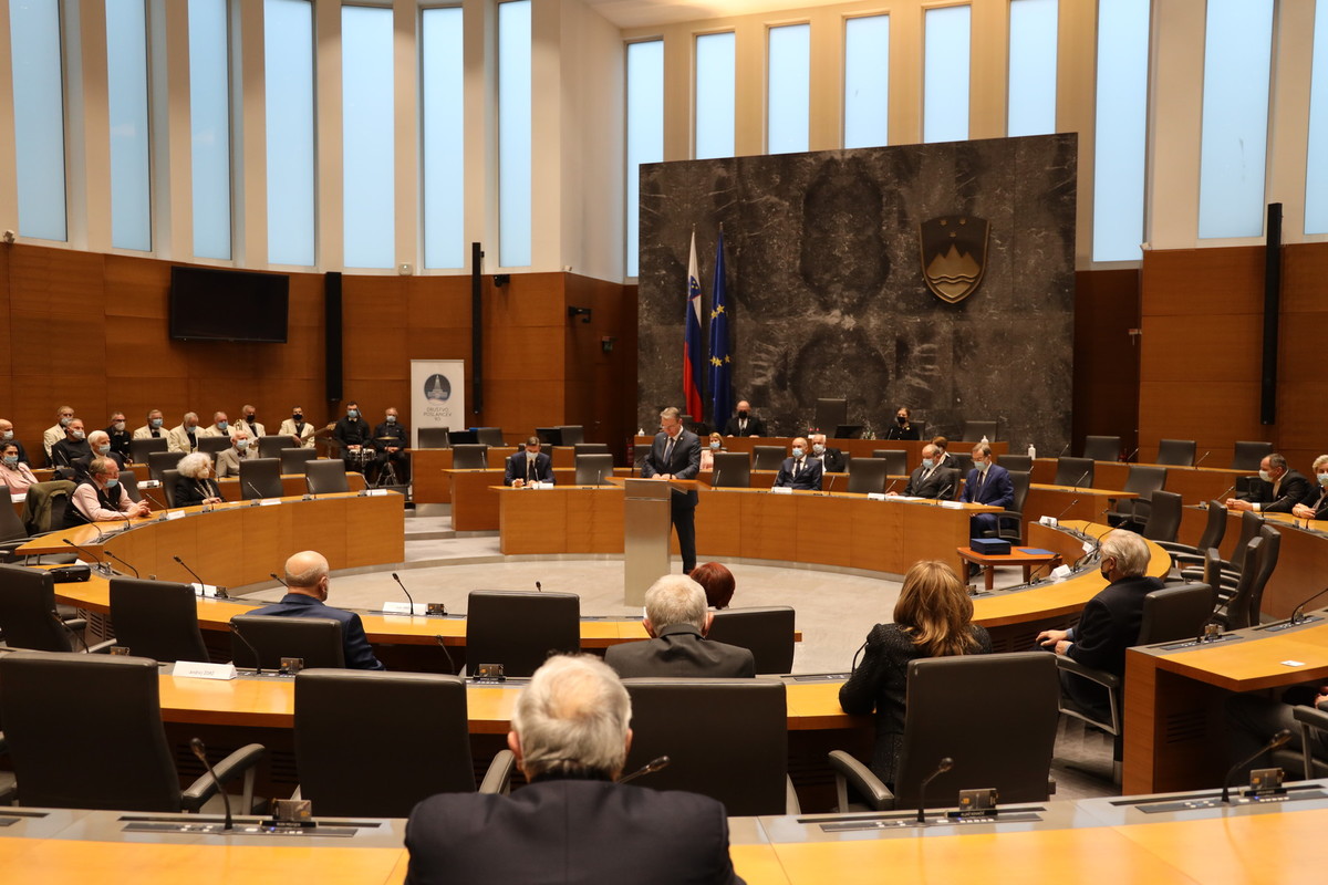 Slavnostna akademija Društva poslancev 90, 2021<br>(Avtor: Milan Skledar)