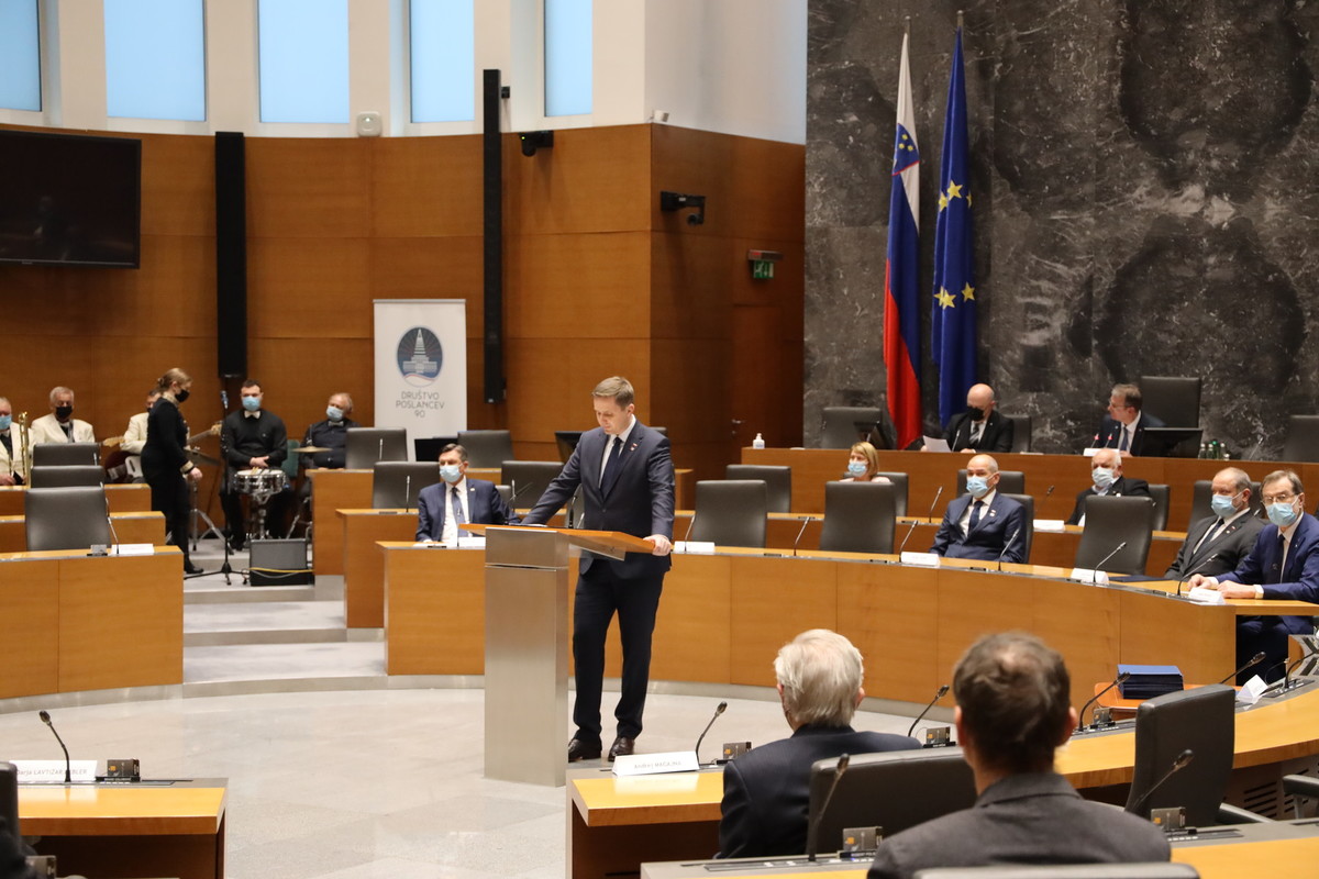Slavnostna akademija Društva poslancev 90, 2021<br>(Avtor: Milan Skledar)