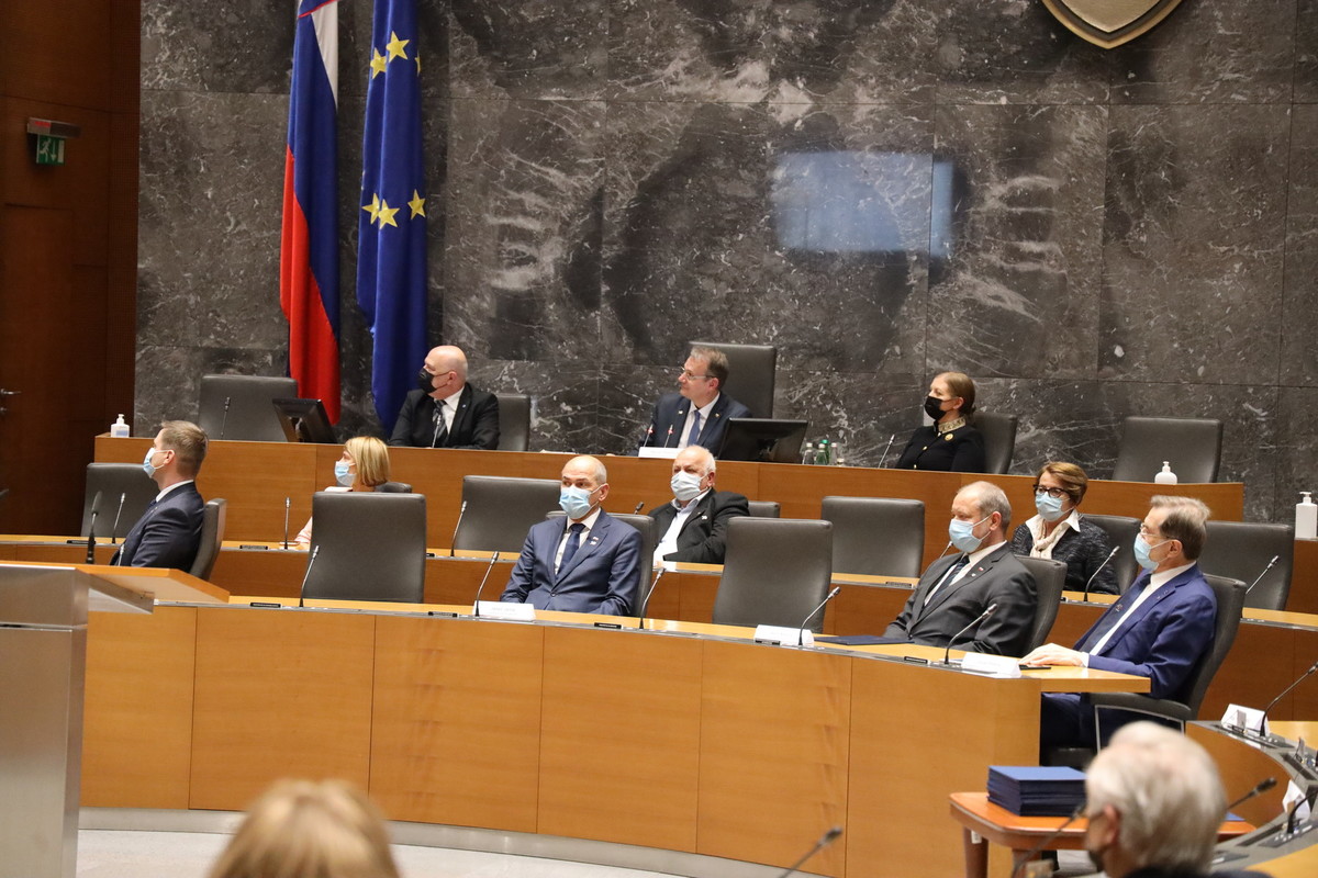 Slavnostna akademija Društva poslancev 90, 2021<br>(Avtor: Milan Skledar)
