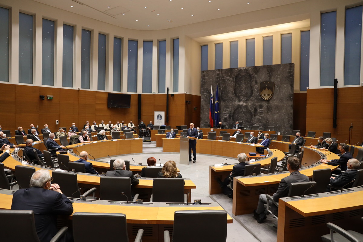 Slavnostna akademija Društva poslancev 90, 2021<br>(Avtor: Milan Skledar)