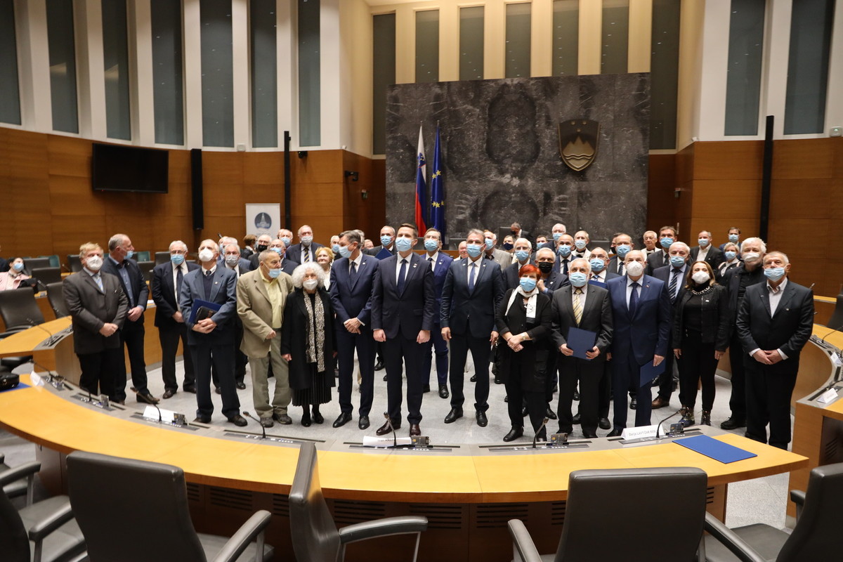 Slavnostna akademija Društva poslancev 90, 2021<br>(Avtor: Milan Skledar)