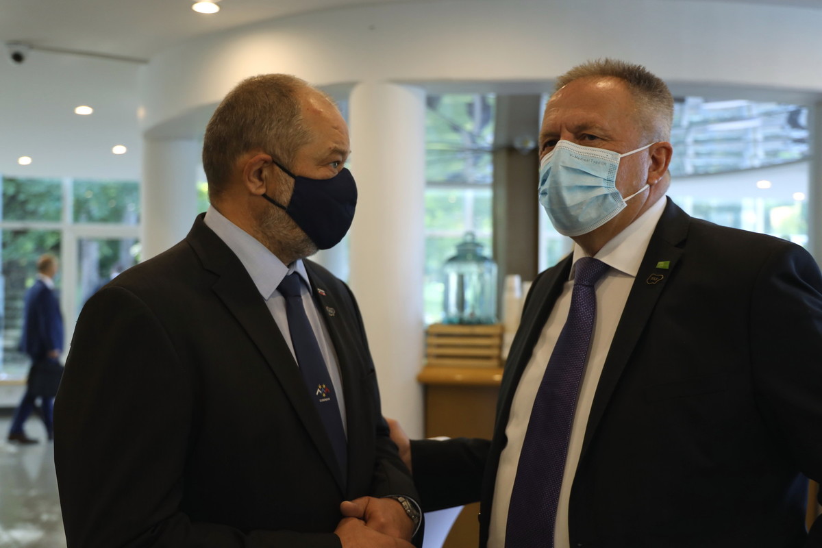 Alojz Kovšca, predsednik Državnega sveta RS in Zdravko Počivalšek, minister za gospodarski razvoj in tehnologijo<br>(Avtor: Milan Skledar)