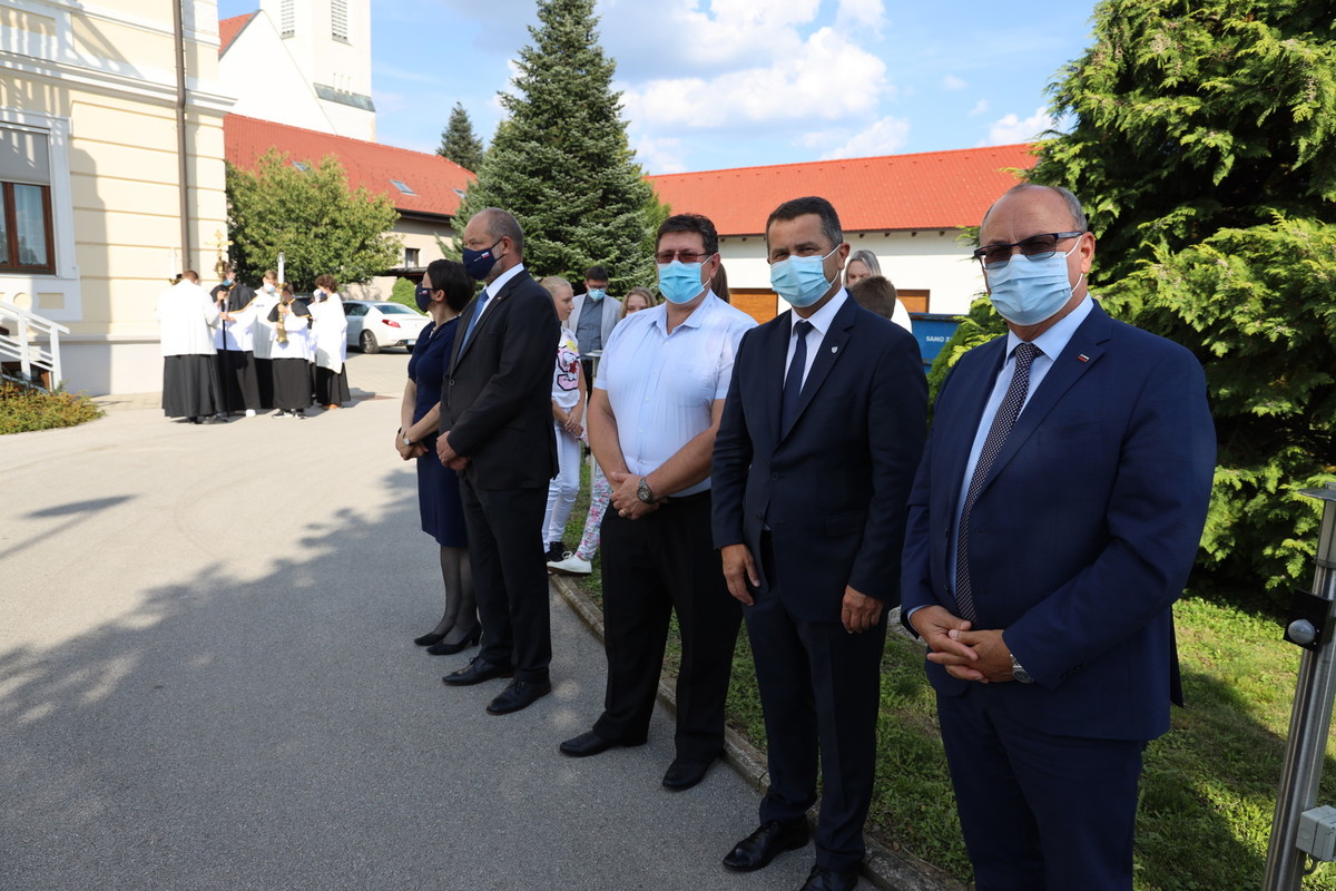 15. obletnica škofije Murska Sobota, 30. obletnica samostojnosti RS in 102. obletnica združitve Prekmurja z matično domovino<br>(Avtor: Milan Skledar)
