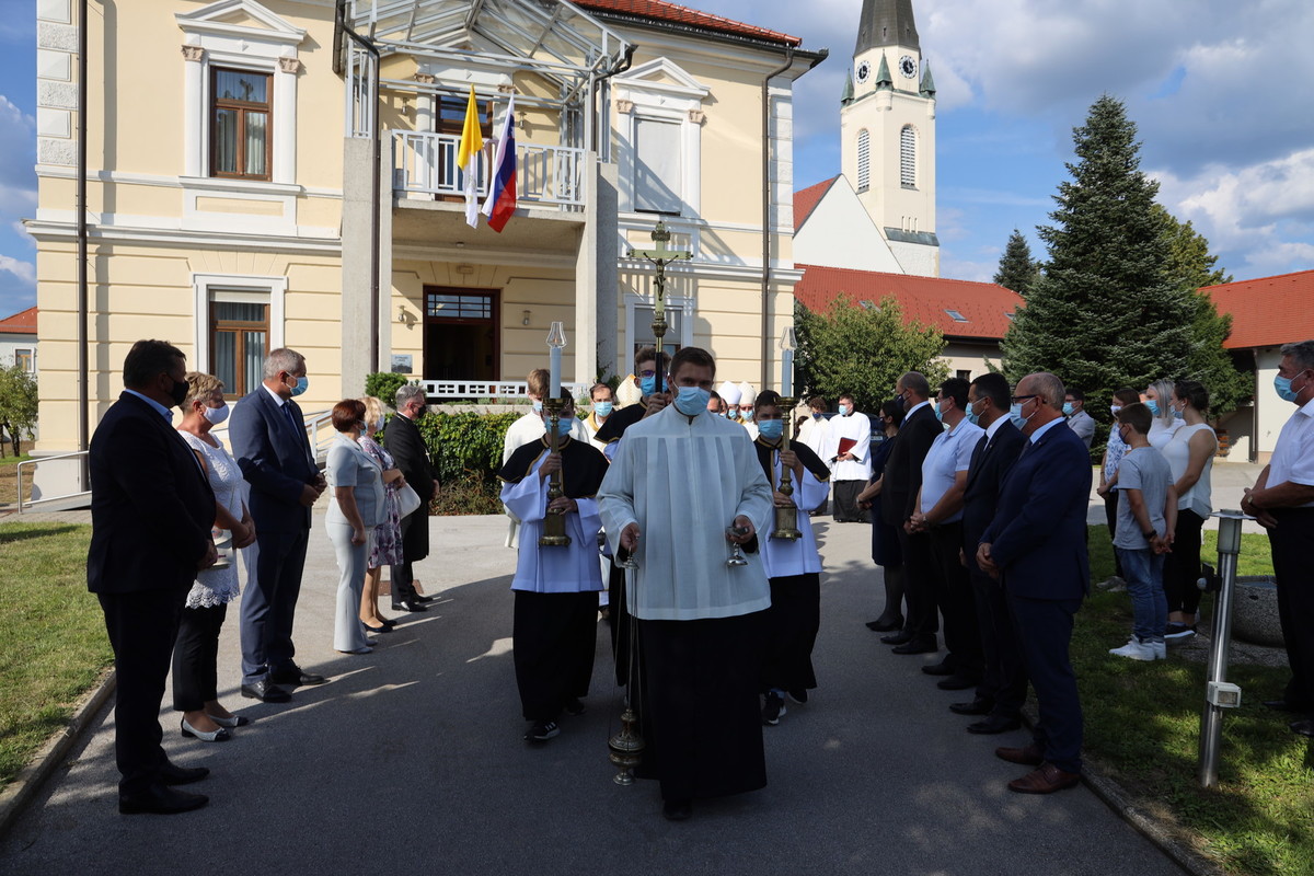 15. obletnica škofije Murska Sobota, 30. obletnica samostojnosti RS in 102. obletnica združitve Prekmurja z matično domovino<br>(Avtor: Milan Skledar)