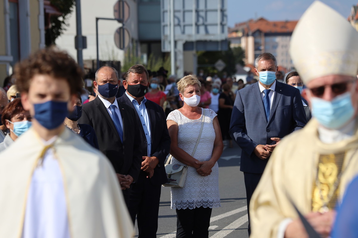 15. obletnica škofije Murska Sobota, 30. obletnica samostojnosti RS in 102. obletnica združitve Prekmurja z matično domovino<br>(Avtor: Milan Skledar)