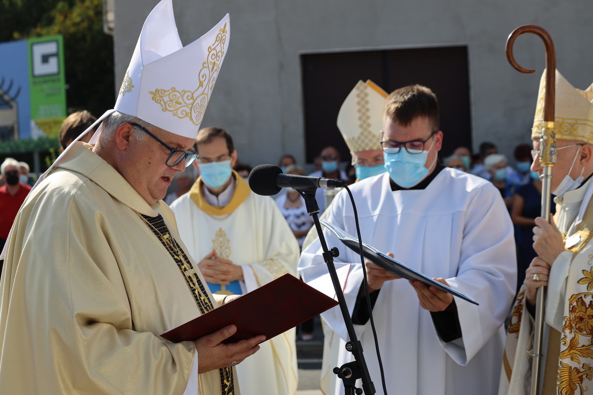 15. obletnica škofije Murska Sobota, 30. obletnica samostojnosti RS in 102. obletnica združitve Prekmurja z matično domovino<br>(Avtor: Milan Skledar)
