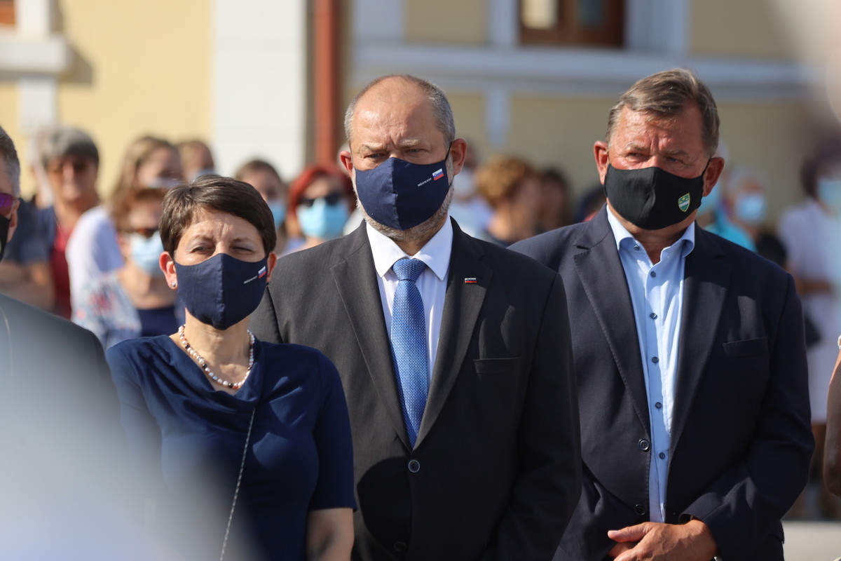 15. obletnica škofije Murska Sobota, 30. obletnica samostojnosti RS in 102. obletnica združitve Prekmurja z matično domovino<br>(Avtor: Milan Skledar)