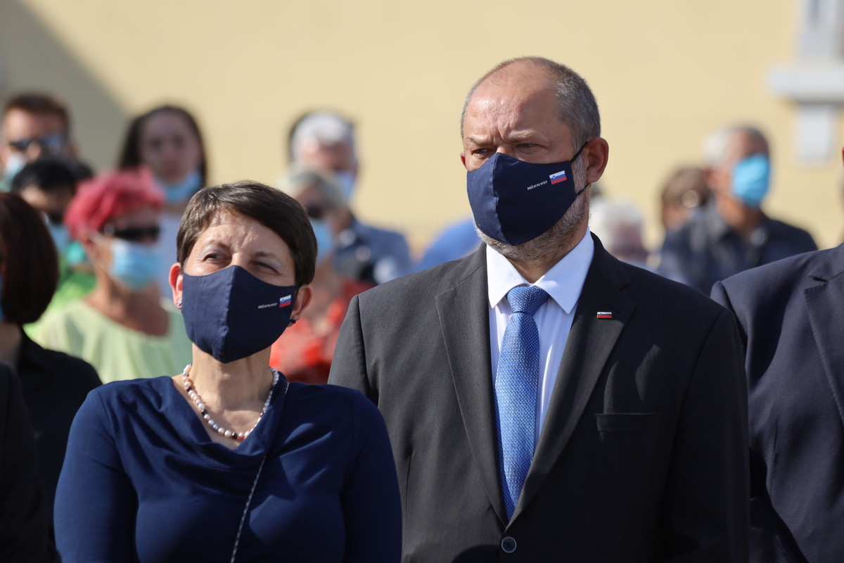 Alojz Kovšca, predsednik Državnega sveta RS s soprogo Stanko.15. obletnica škofije Murska Sobota, 30. obletnica samostojnosti RS in 102. obletnica združitve Prekmurja z matično domovino<br>(Avtor: Milan Skledar)