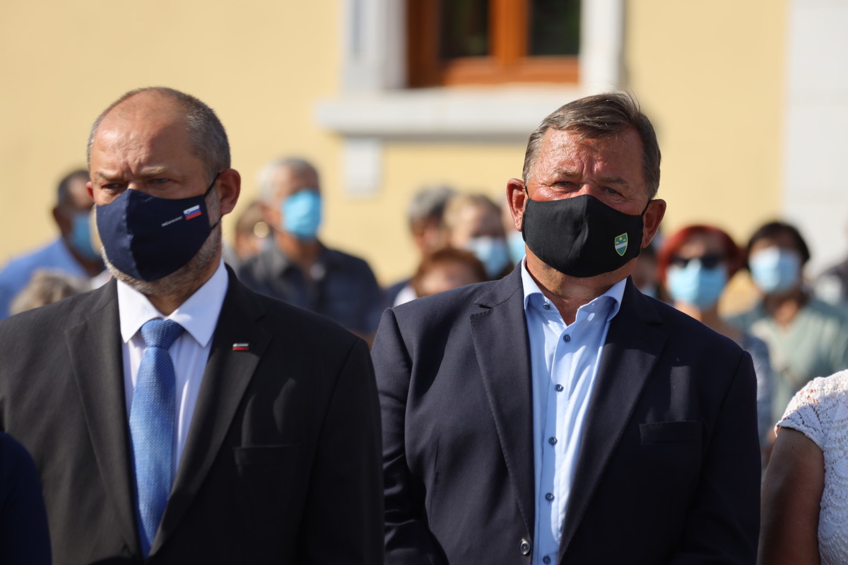 Predsednik Državnega sveta RS, g. Alojz Kovšca in župan MO Murska Sobota, dr. Aleksander Jevšek. 15. obletnica škofije Murska Sobota, 30. obletnica samostojnosti RS in 102. obletnica združitve Prekmurja z matično domovino<br>(Avtor: Milan Skledar)