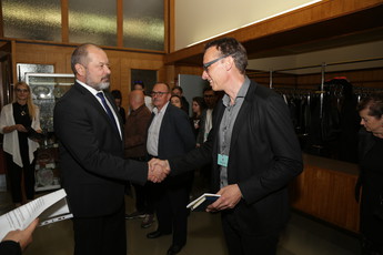 Alojz Kovšca, predsednik DS in izr. prof. dr. Matej Blenkuš, dekan Fakultete za arhitekturona na odprtju razstave Vizije SO, 2018 13<br>(Avtor: Milan Skledar / S-tv)