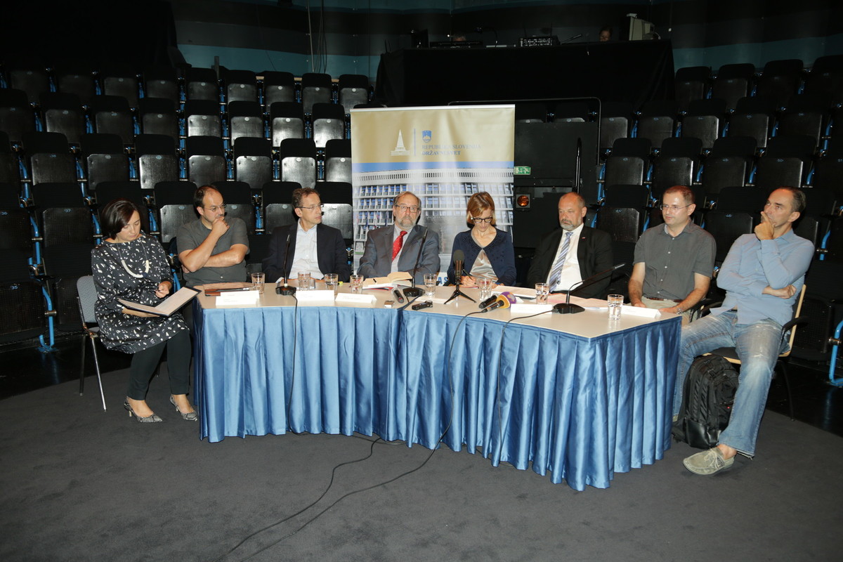 Prof. dr. Žiga Turk, Prof. dr. Boštjan M. Zupančič, Jasna Zakonjšek, Alojz Kovšca , Nenad Glücks in Leo Oblak<br>(Avtor: Milan Skledar)