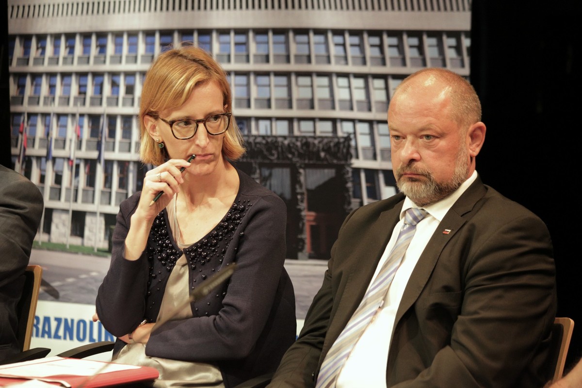 Jasna Zakonjšek, odvetnica in Alojz Kovšca, predsednik Državnega sveta<br>(Avtor: Milan Skledar)