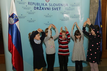 Na razstavi z naslovom ''Slovenska književnost na znamkah''.<br>(Avtor: Milan Skledar)