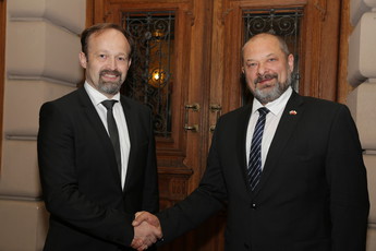 Rajko Meserko, Vršilec dolžnosti ravnatelja SNG Opera in balet in Alojz Kovšca, predsednik DS na stoletnici orkestra SNG Opera in balet<br>(Avtor: Milan Skledar)