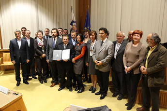 Prejemniki plaket za najzaslužnejše prostovoljce v letu 2014<br>(Avtor: Milan Skledar)