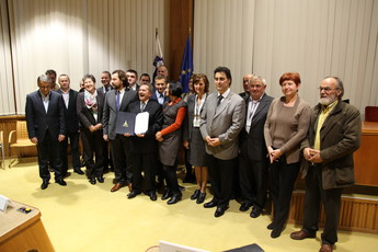 Prejemniki plaket za najzaslužnejše prostovoljce v letu 2014<br>(Avtor: Milan Skledar)