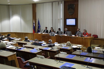 Udeleženci dobro obiskanega posveta o delovanju Evropskega pravnega inštituta<br>(Avtor: Milan Skledar)
