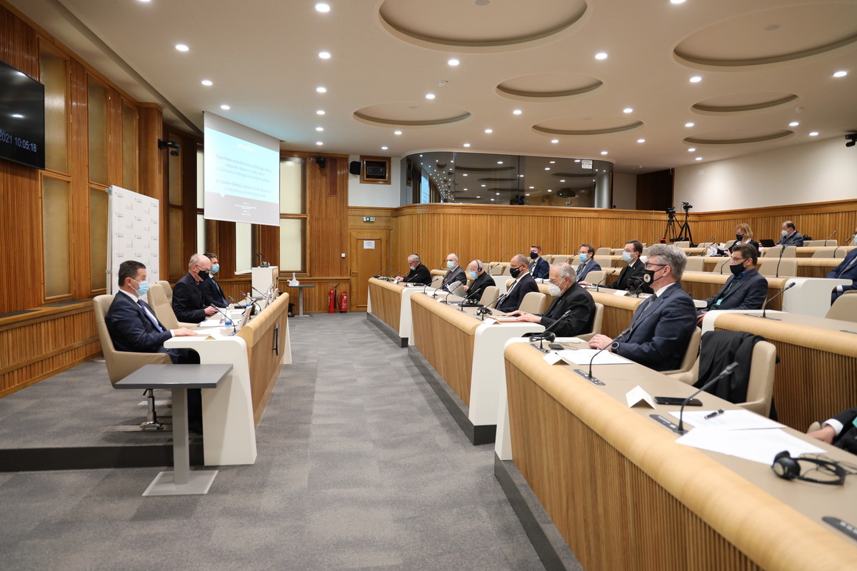 Simpozij: 30 let uveljavljanja svobode veroizpovedi v Republiki Sloveniji<br>(Avtor: Milan Skledar)