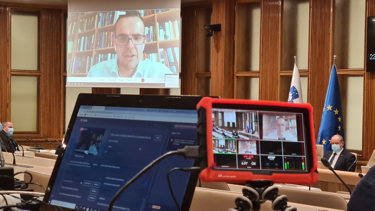 prof.dr. Matej Avbelj, profesor za evropsko pravo na Fakulteti za državne in evropske študije na posvetu o nujnosti investicij v Slovensko vojsko (SV) v DS, 2020<br>(Avtor: Milan Skledar)