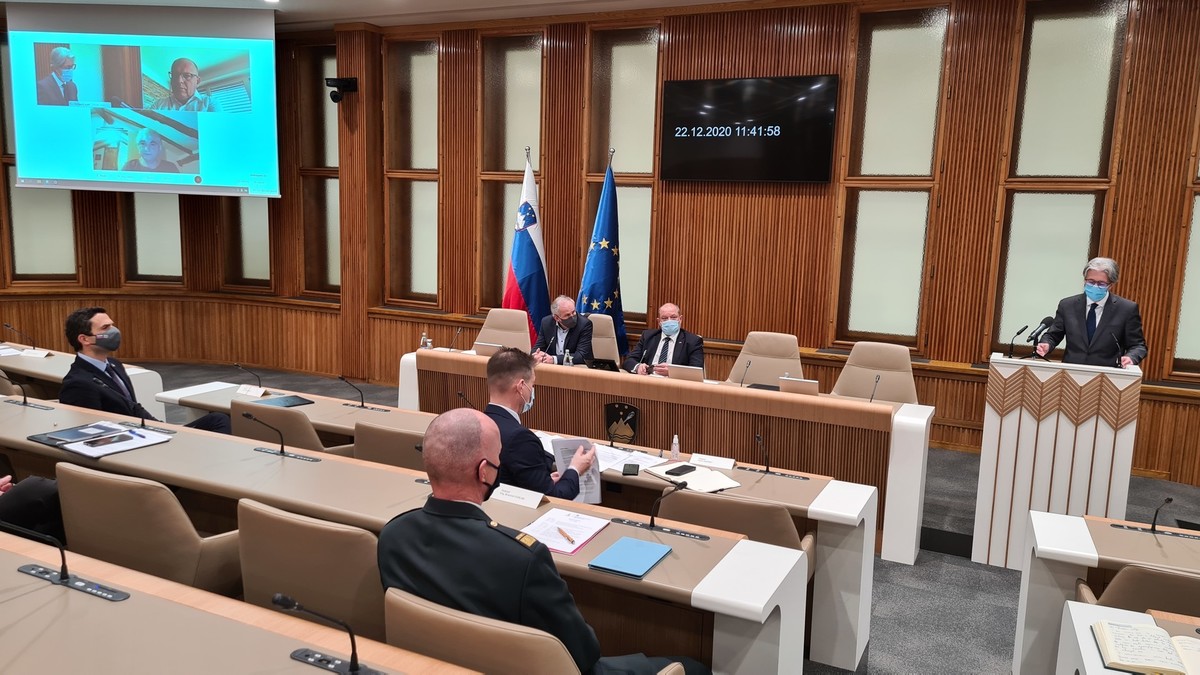 Boštjan Šefic, kabinet predsednika Republike Slovenije na posvetu o nujnosti investicij v Slovensko vojsko (SV) v DS, 2020<br>(Avtor: Milan Skledar)