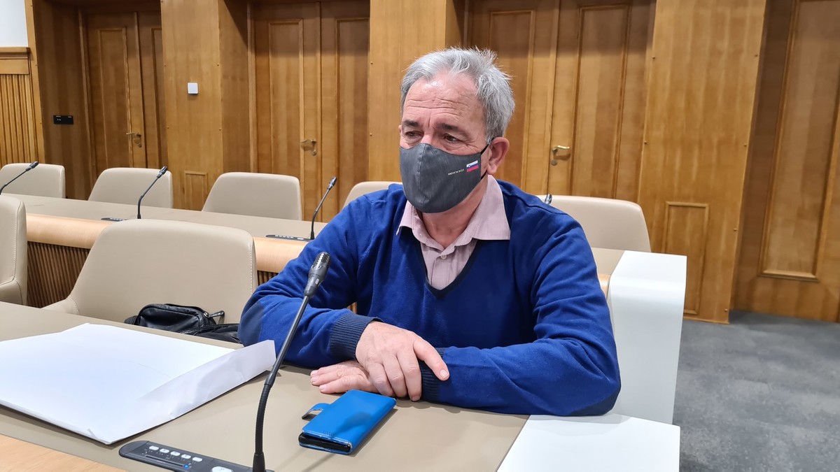 Bojan Režun, državni svetnik na posvetu o nujnosti investicij v Slovensko vojsko (SV) v DS, 2020<br>(Avtor: Milan Skledar)