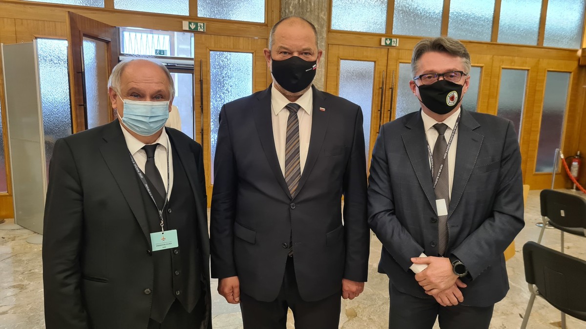 Mag. Geza Filo, Alojz Kovšca in mag. Leon Novak, Simpozij: 30 let uveljavljanja svobode veroizpovedi v Republiki Sloveniji<br>(Avtor: Milan Skledar)