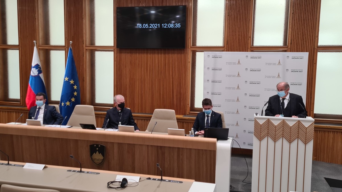 Simpozij: 30 let uveljavljanja svobode veroizpovedi v Republiki Sloveniji<br>(Avtor: Milan Skledar)
