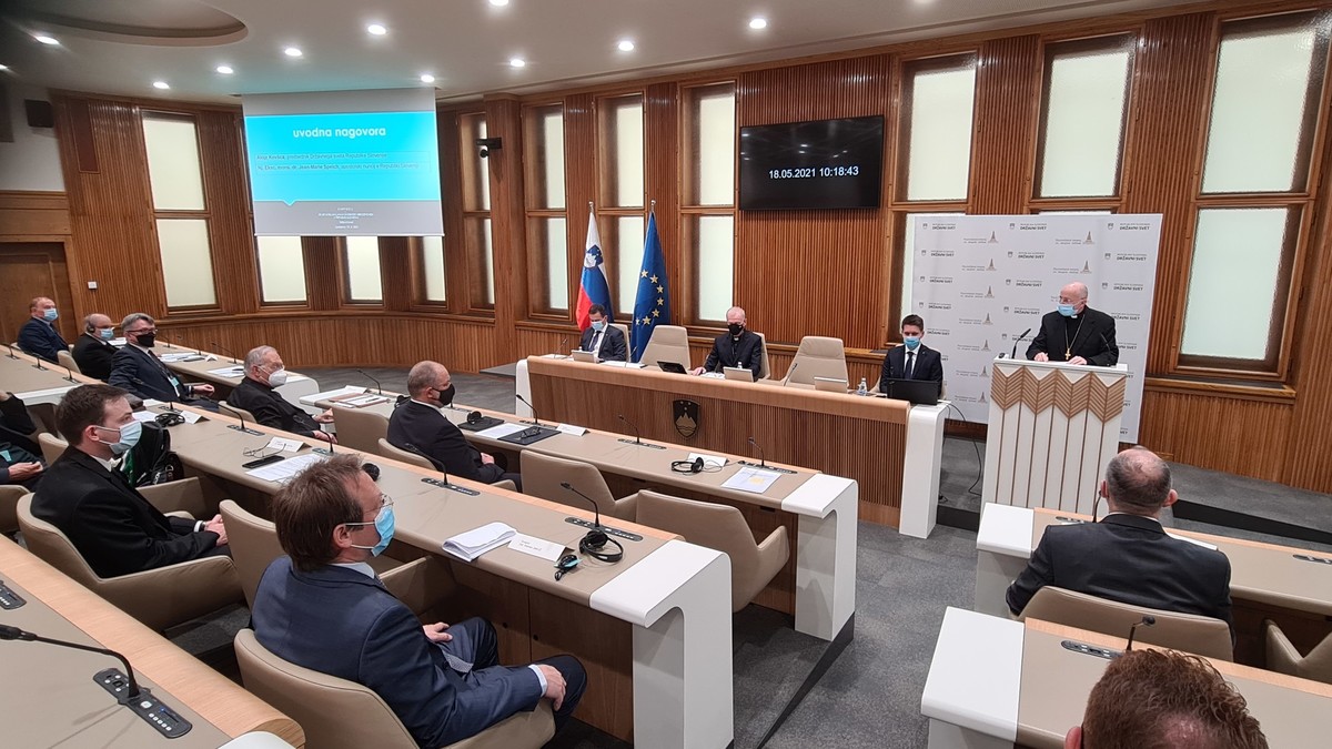Nj. Eksc. mons. dr. Jean-Marie Speich, apostolski nuncij v Republiki Sloveniji, Simpozij: 30 let uveljavljanja svobode veroizpovedi v Republiki Sloveniji<br>(Avtor: Milan Skledar)