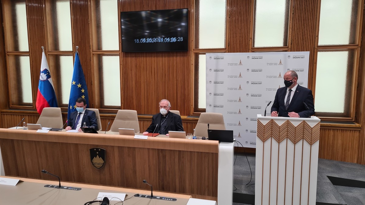 Simpozij: 30 let uveljavljanja svobode veroizpovedi v Republiki Sloveniji<br>(Avtor: Milan Skledar)