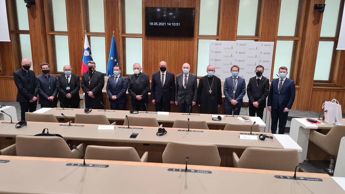Simpozij: 30 let uveljavljanja svobode veroizpovedi v Republiki Sloveniji<br>(Avtor: Milan Skledar)