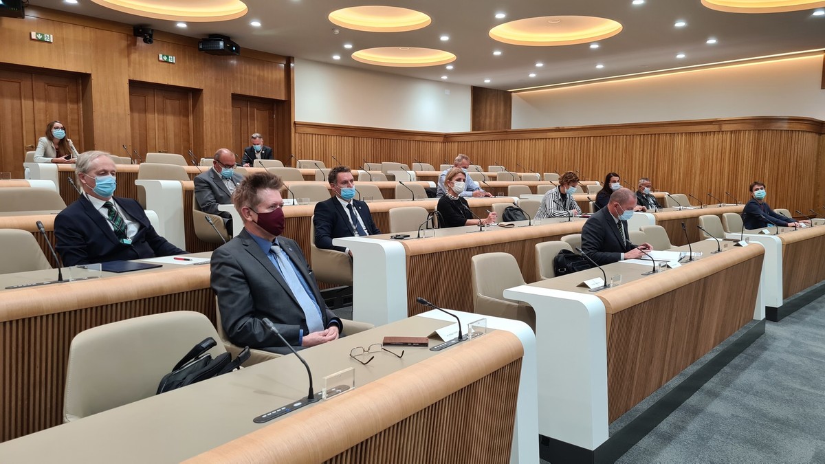 Javna razprava: Visokošolski prostor v navezavi z begom kadra in izvajanjem razvojnih projektov v prostoru severovzhodne Slovenije <br>(Avtor: Milan Skledar)