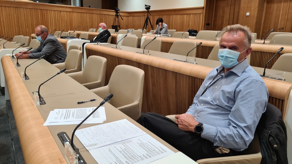 Javna razprava: Visokošolski prostor v navezavi z begom kadra in izvajanjem razvojnih projektov v prostoru severovzhodne Slovenije <br>(Avtor: Milan Skledar)