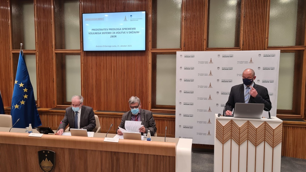 Alojz Kovšca, predsednik Državnega sveta RS. V ŽIVO iz dvorane Državnega sveta predstavitev predloga sprememb volilnega sistema za volitve v Državni zbor<br>(Avtor: Milan Skledar)