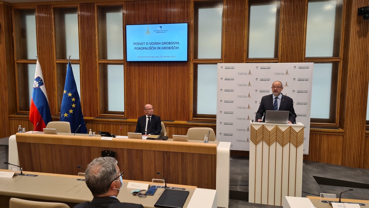 Alojz Kovšca, predsednik Državnega sveta RS. Posvet o vojnih grobovih, pokopališčih in grobiščih<br>(Avtor: Milan Skledar)