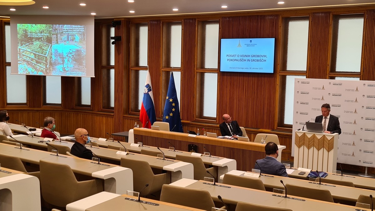 Posvet o vojnih grobovih, pokopališčih in grobiščih<br>(Avtor: Milan Skledar)