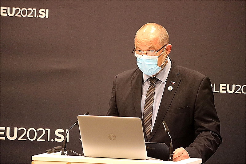Alojz Kovšca, predsednik Državnega sveta RS. Mednarodna konferenca v Državnem svetu: Navidezna sprava: Tranzicijski procesi v srednji in vzhodni Evropi v primerjalni perspektivi<br>(Avtor: Milan Skledar)