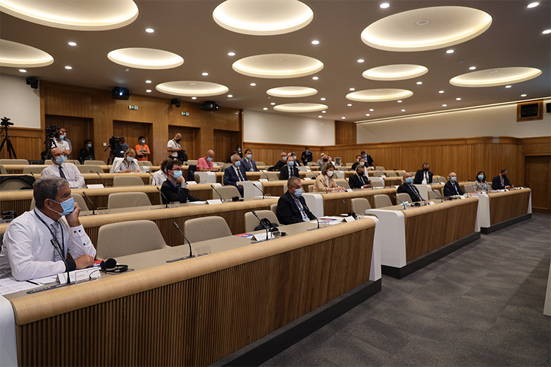 Mednarodna konferenca v Državnem svetu: Navidezna sprava: Tranzicijski procesi v srednji in vzhodni Evropi v primerjalni perspektivi<br>(Avtor: Milan Skledar)