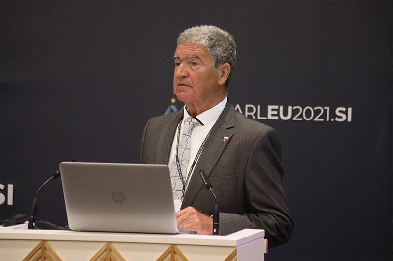Dr. Janez Juhant, Teološka fakulteta Univerze v Ljubljani (SI) Pravno-politične, sociološke, psihološke in teološke podlage sprave. Mednarodna konferenca v Državnem svetu: Navidezna sprava: Tranzicijski procesi v srednji in vzhodni Evropi v primerjalni perspektivi<br>(Avtor: Milan Skledar)